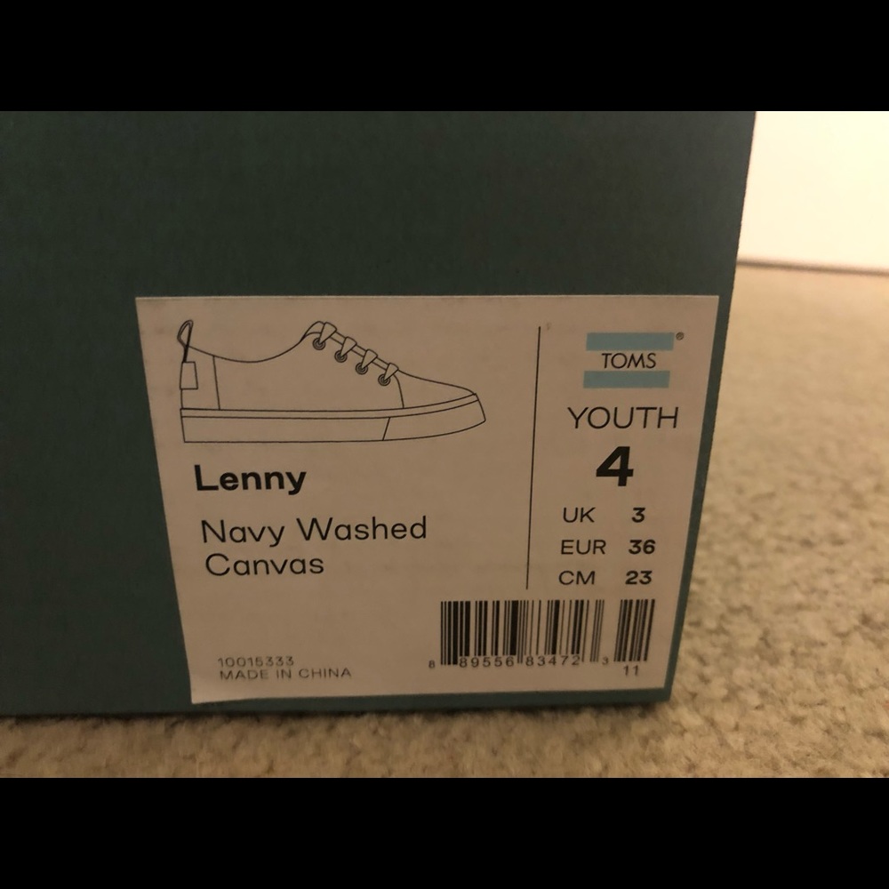BNWT AND BOX TOMS Lenny shoes size 4 youth - Picture 2 of 4